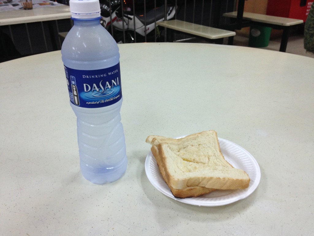 wasserflasche-und-toast